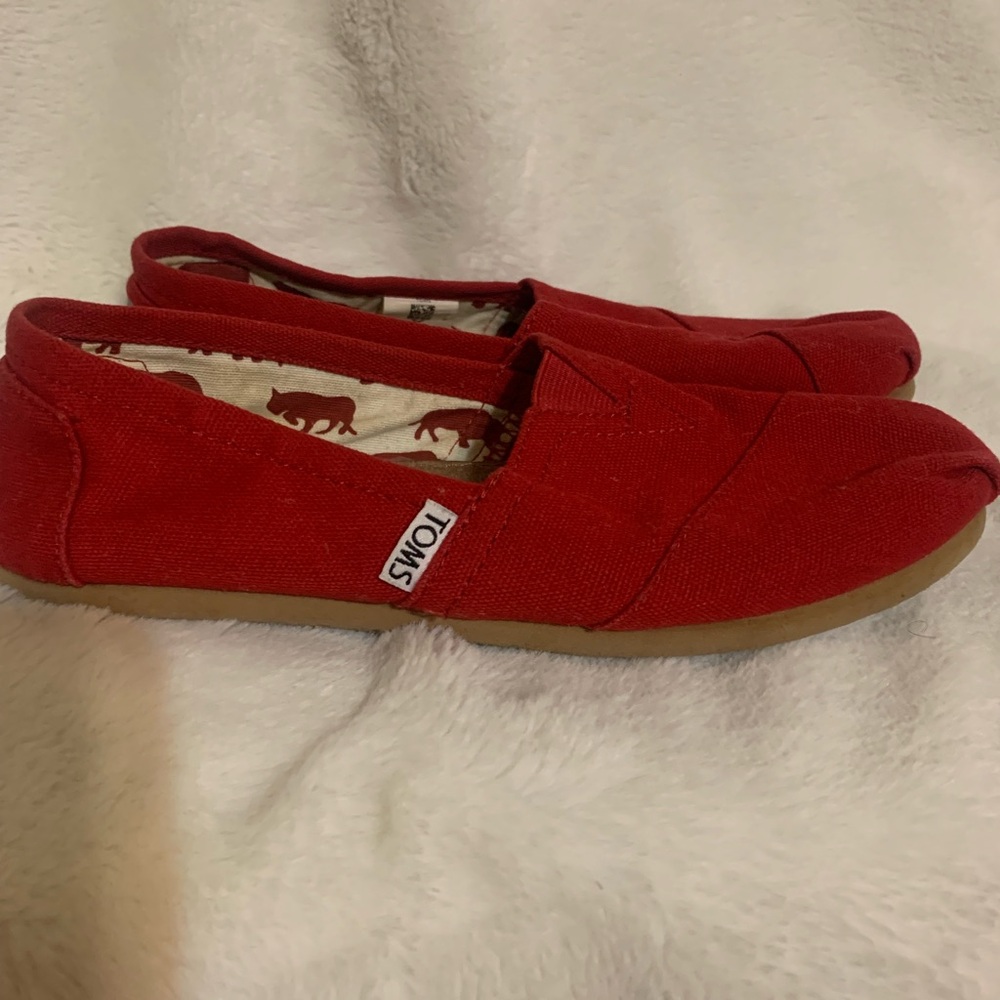 Toms Women slip on shoes size 6 1/2 Red